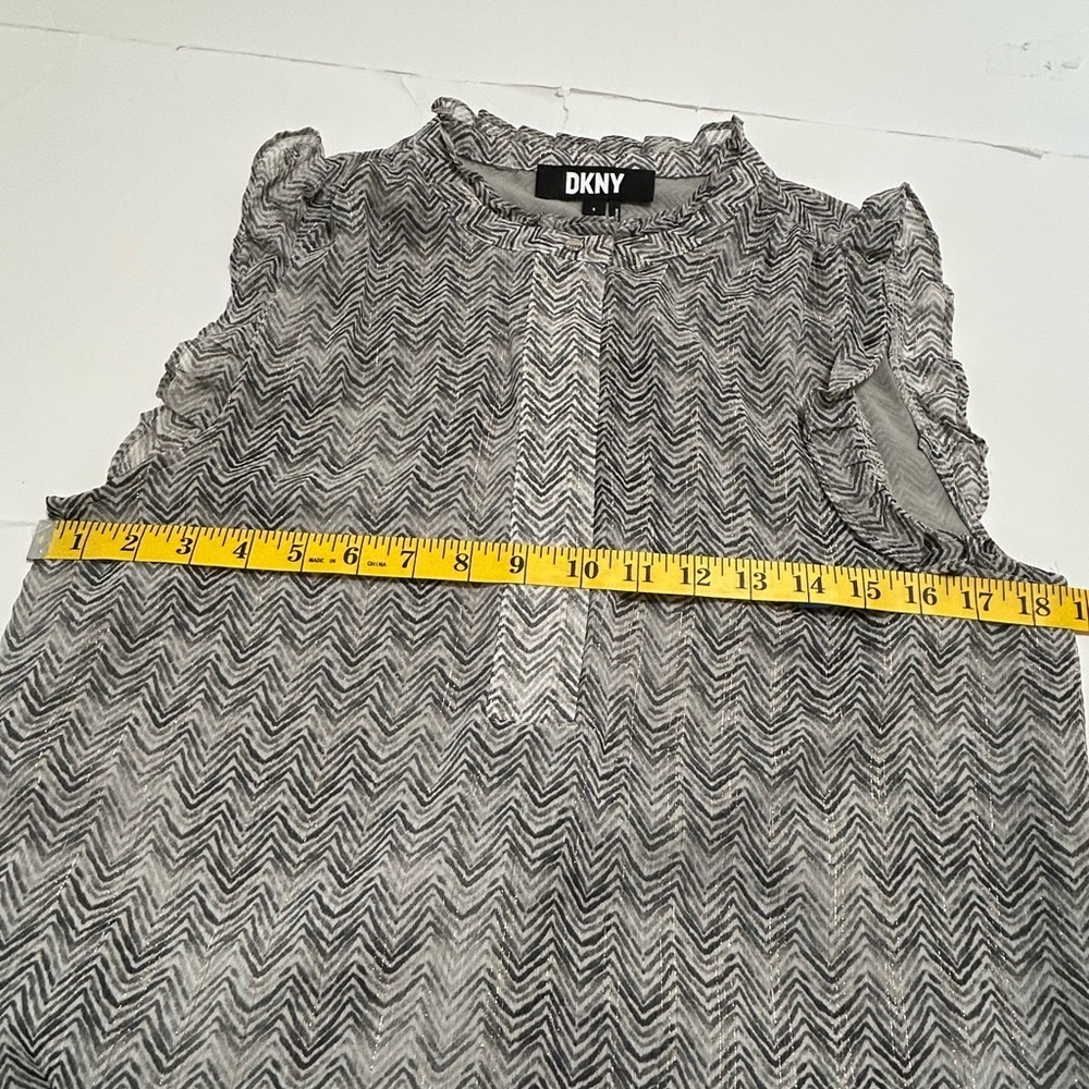 DKNY Ruffled Sleeveless Top grey with lining size S - Picture 9 of 10